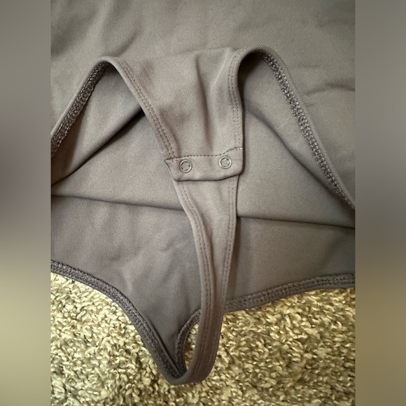 NWT BABATON / Aritzia long sleeve bodysuit - Picture 3 of 5